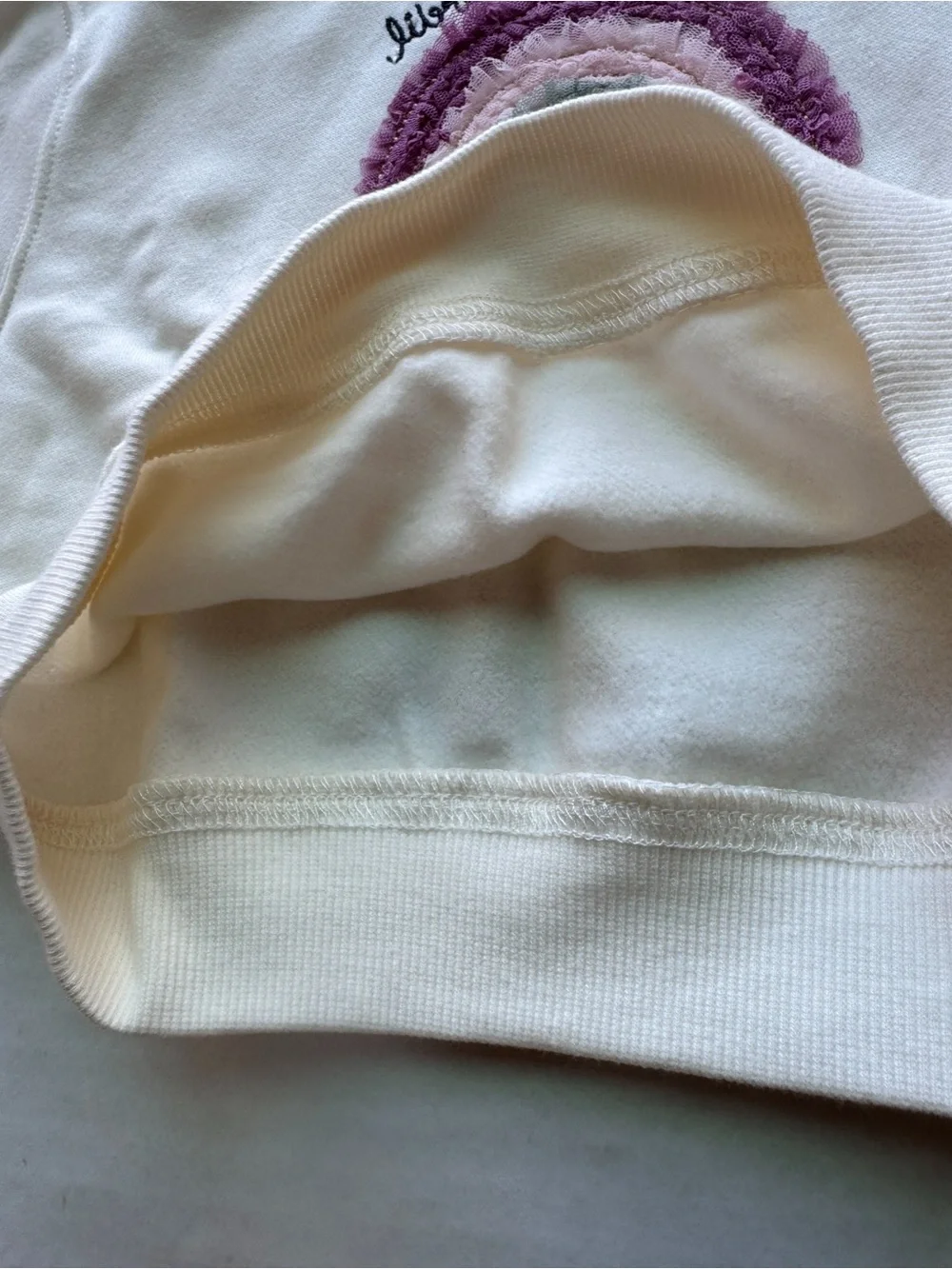 Girls New Sweatshirt in Cream with Rainbow Size 2T NWT